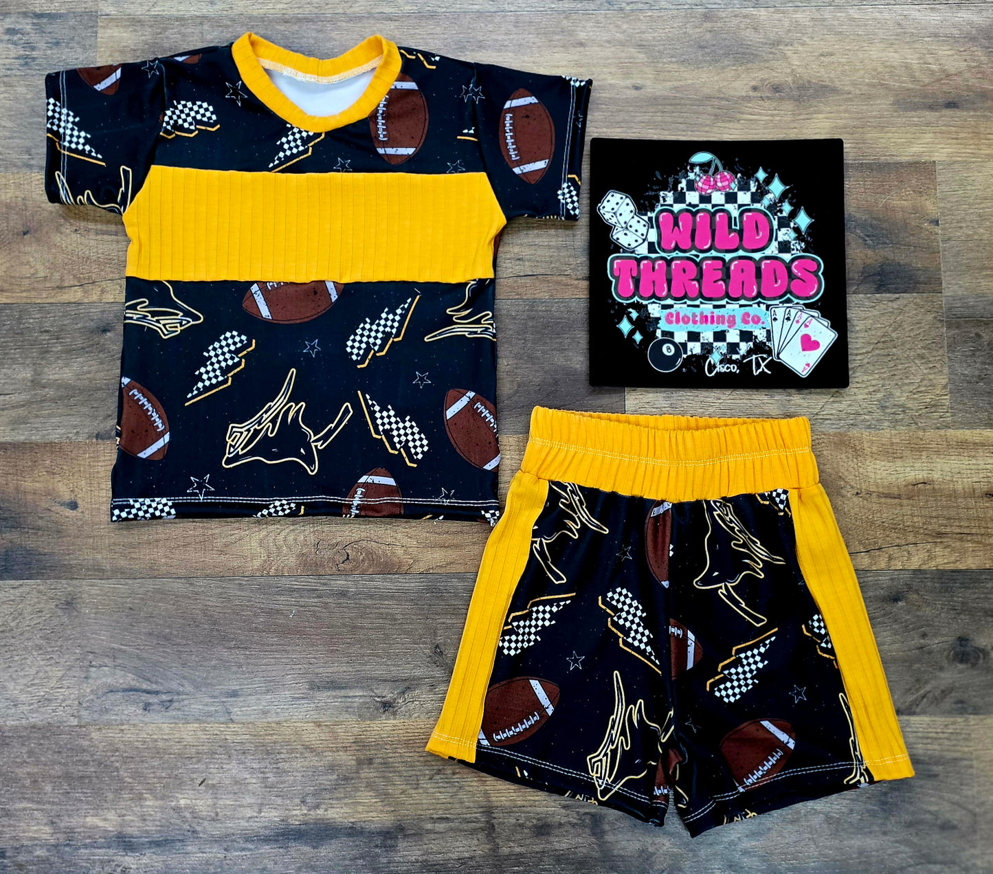 Lobo Colorblock Tee & Shorts